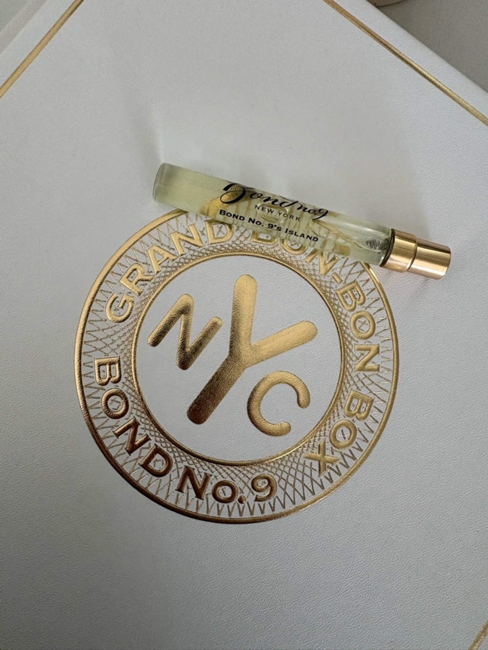 Bond No. 9 New York Bond No. 9’s Island Gold & White Perfume Spray